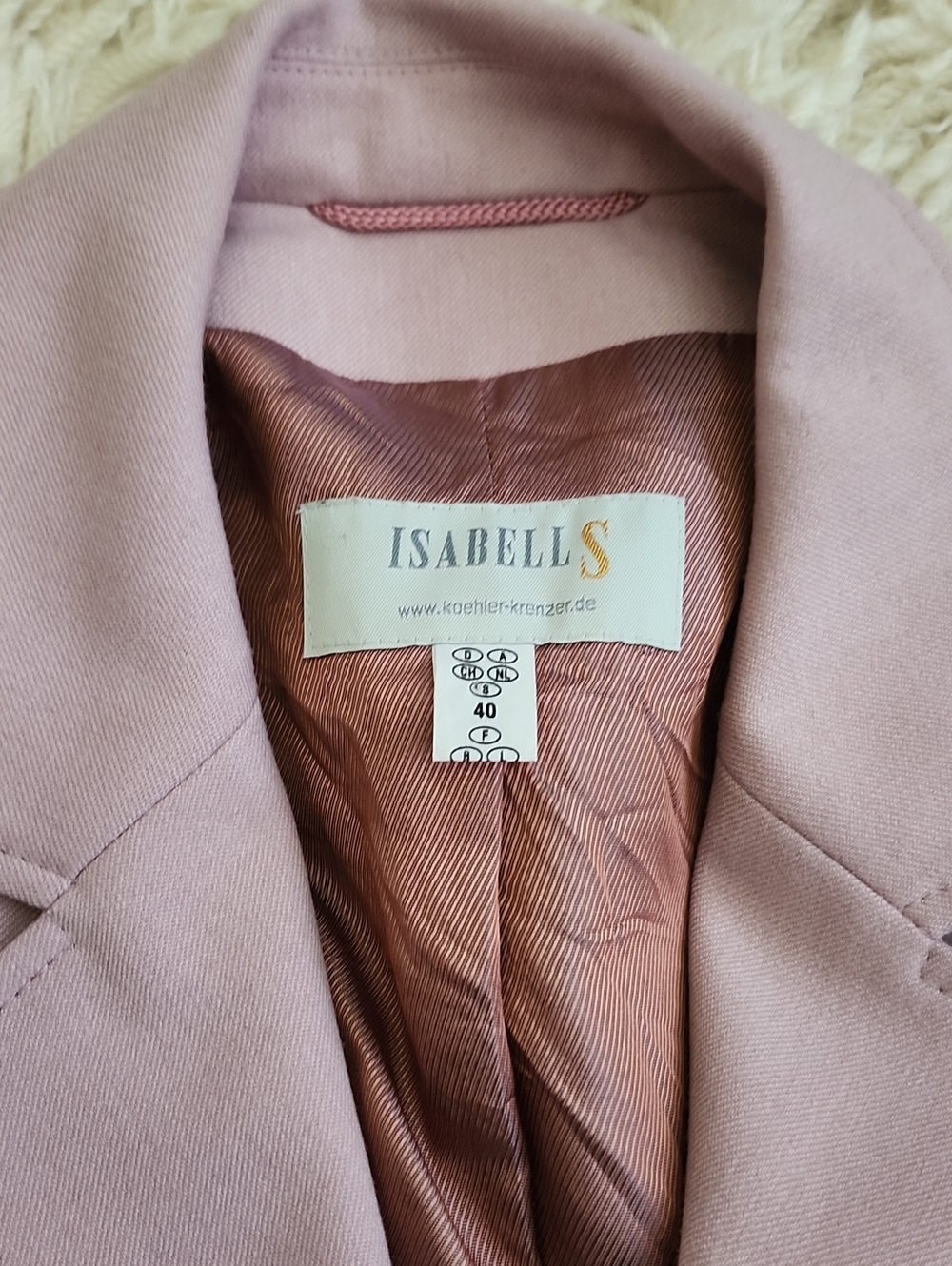 Suit - Picture 4 of 10